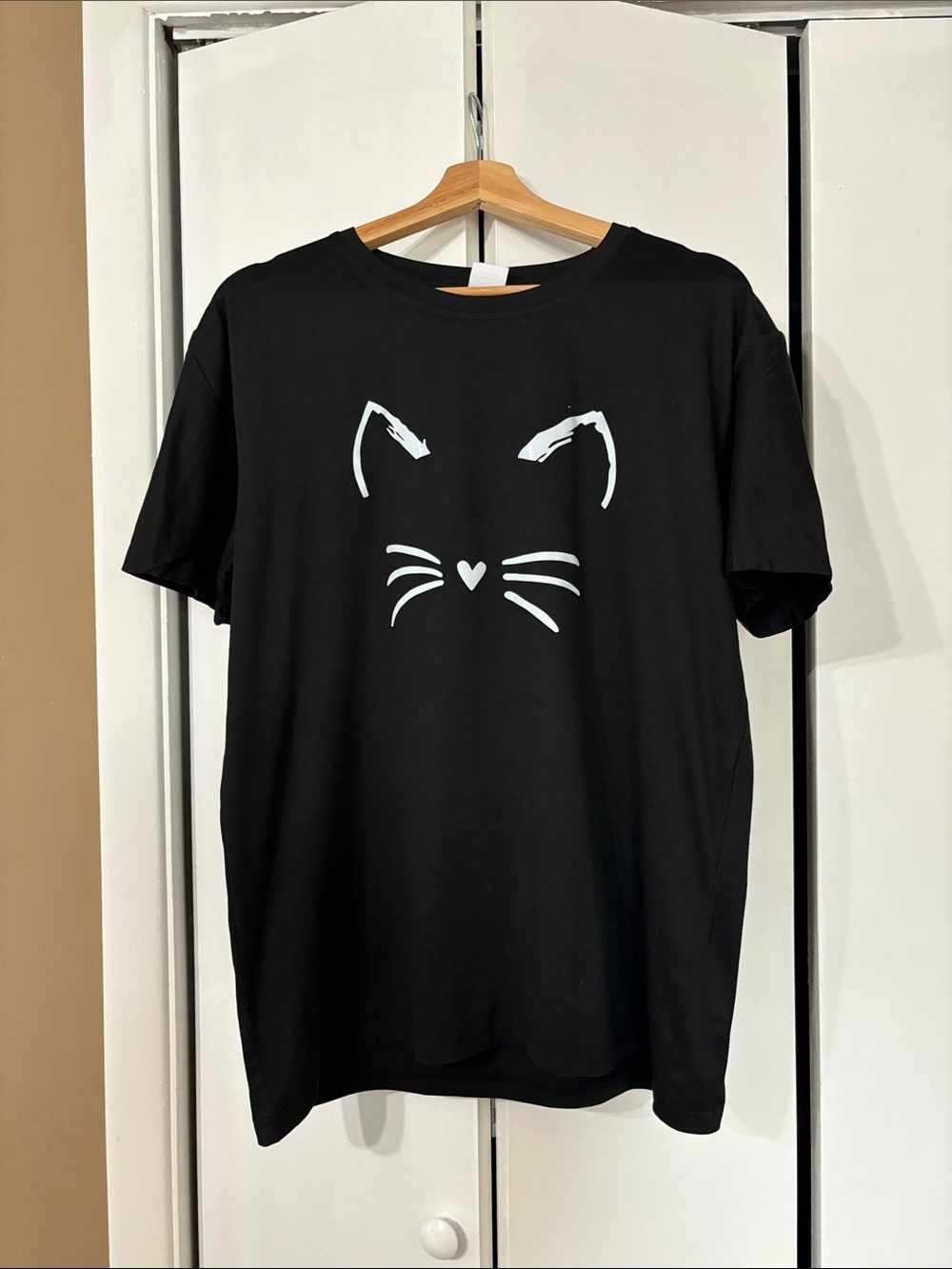 Black Cat Face Graphic Pet-Themed T-Shirt